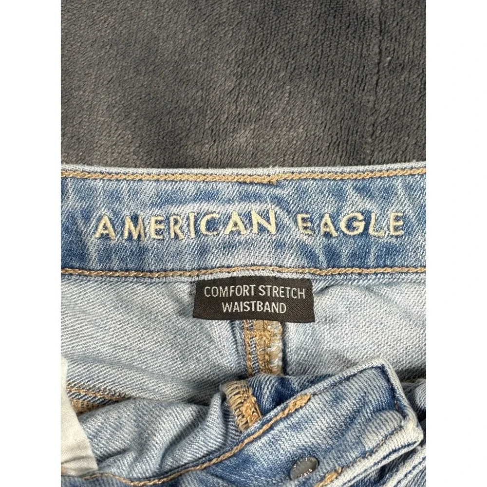 American Eagle Distressed Denim Mini Skirt Light Wash Comfort Stretch Waist Sz 2